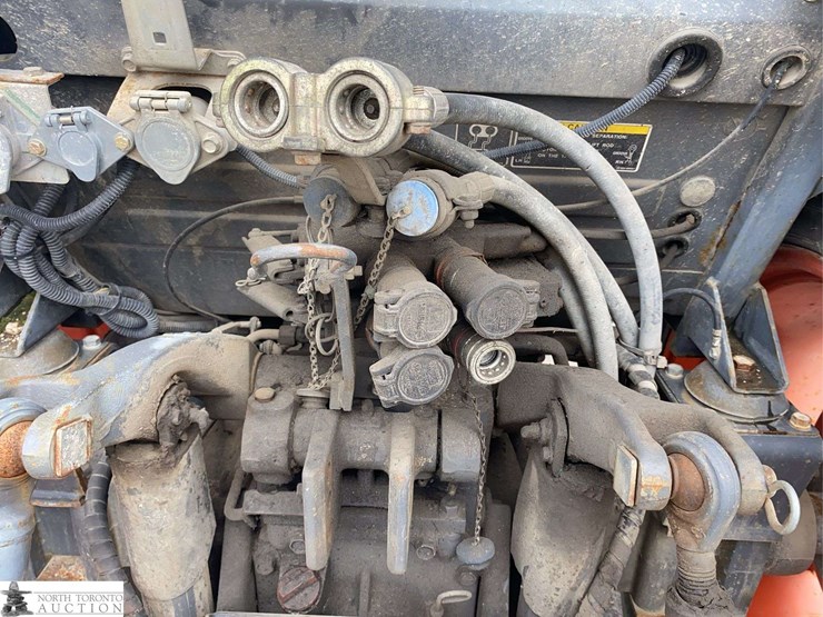 2011-kubota-m6040-image-30