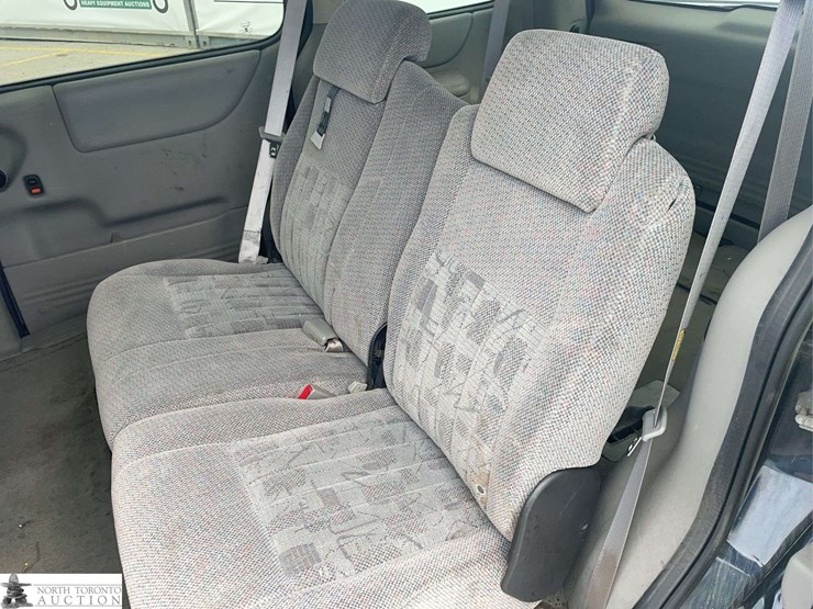 2004-pontiac-montana-image-15