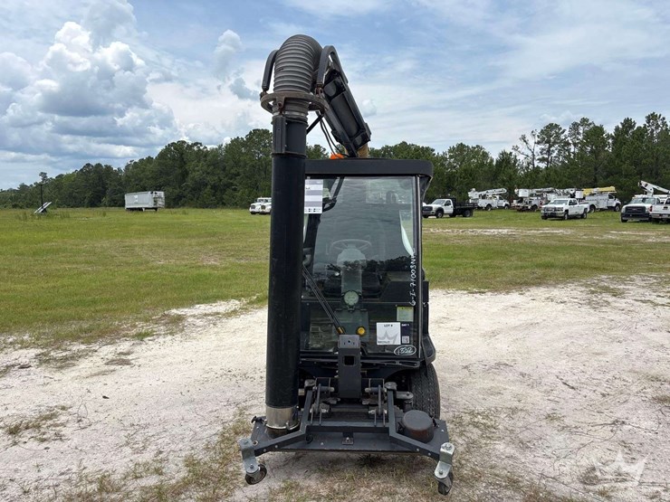 2014-madvac-lr50-ride-on-litter-vacuum-image-58