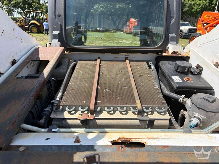 2015-bobcat-t750-image-11