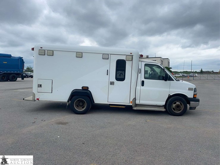 2017-chevrolet-express-s/a-cube-van-image-4