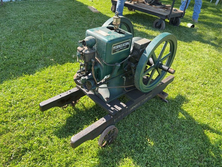 mccormick-deering-1-1/2-hp-engine-image-6
