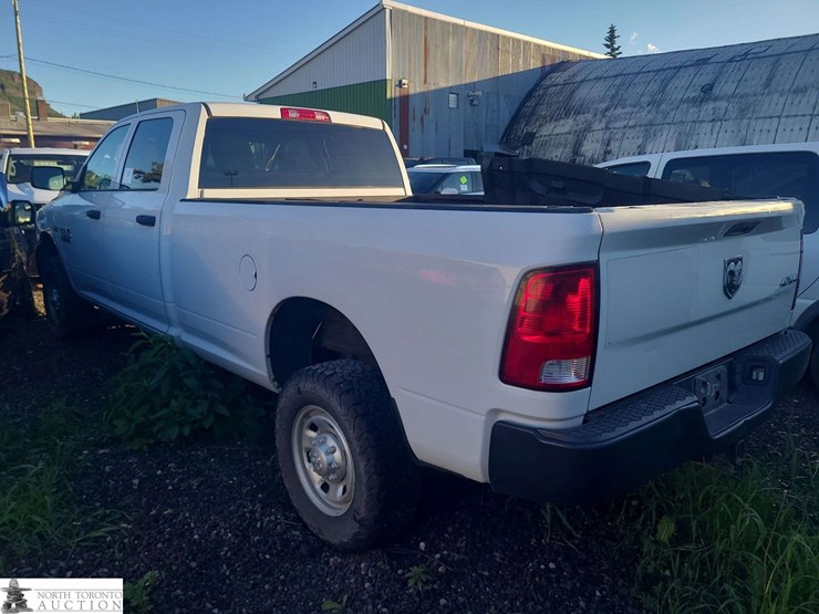 2015-dodge-3500-image-5