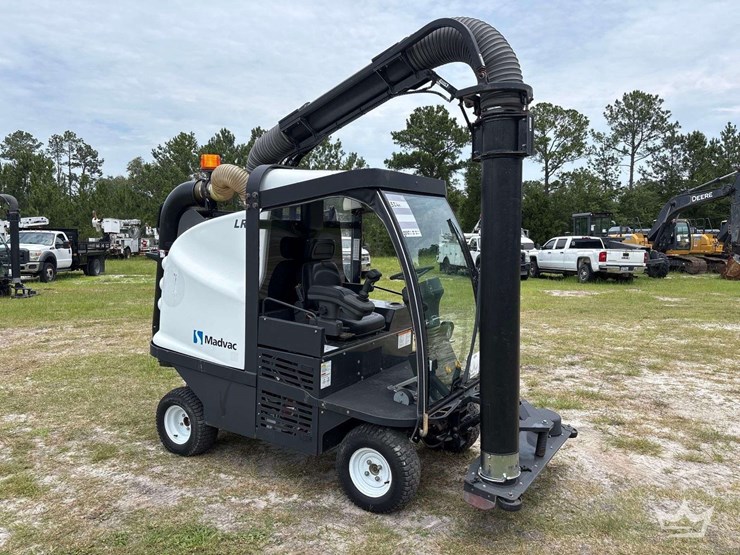 2019-madvac-lr50-ride-on-litter-vacuum-image-5