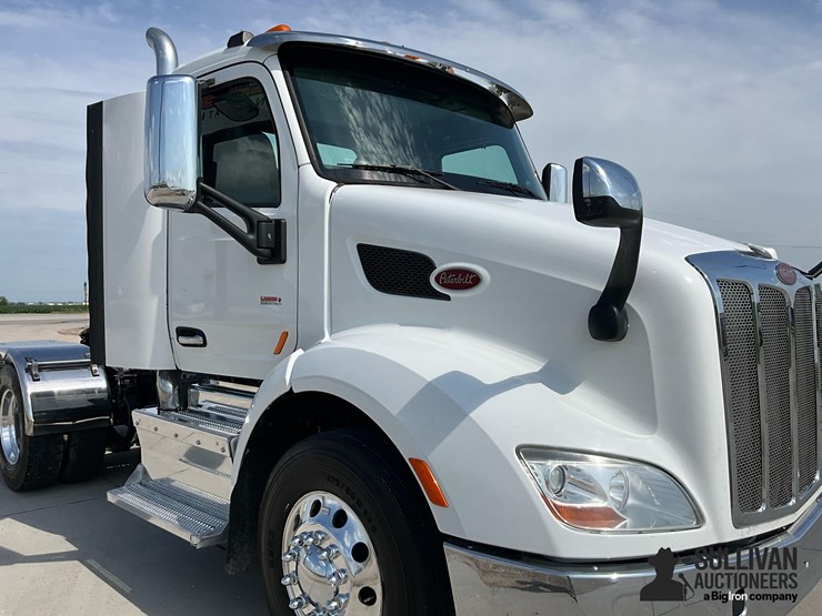 2016-peterbilt-579-image-10