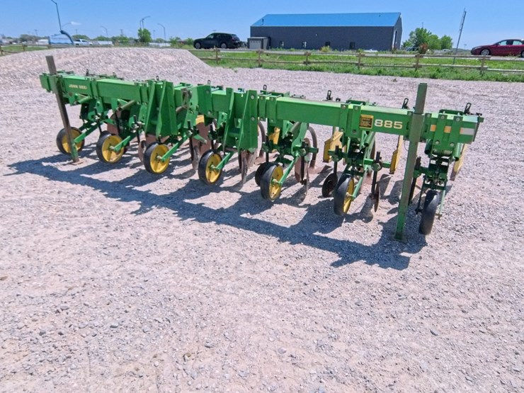 john-deere-885-image-1