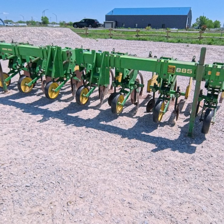 JOHN DEERE 885