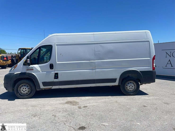 2015-ram-promaster-cargo-van-image-8