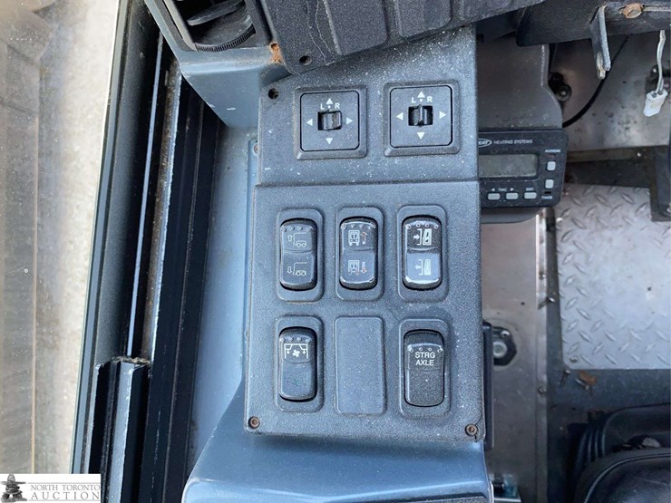 non-operable-2010-motor-coach-industries-d4500-t/a-passenger-wheelchair-accessible-bus-image-12