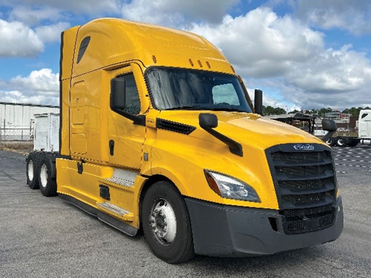 2022-freightliner-cascadia-126-image-1