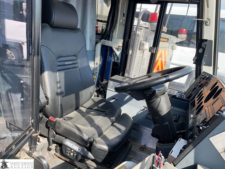 non-operable-2011-motor-coach-industries-d4500-55-passenger-wheelchair-accessible-bus-image-7