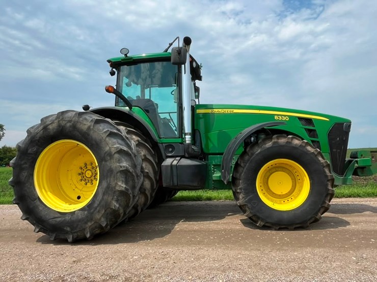 john-deere-8330-image-12