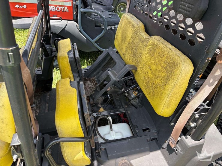 2017-john-deere-gator-image-9