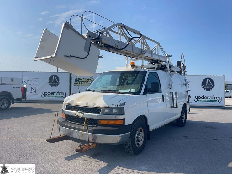 2011-chevrolet-express-s/a-bucket-van-image-1