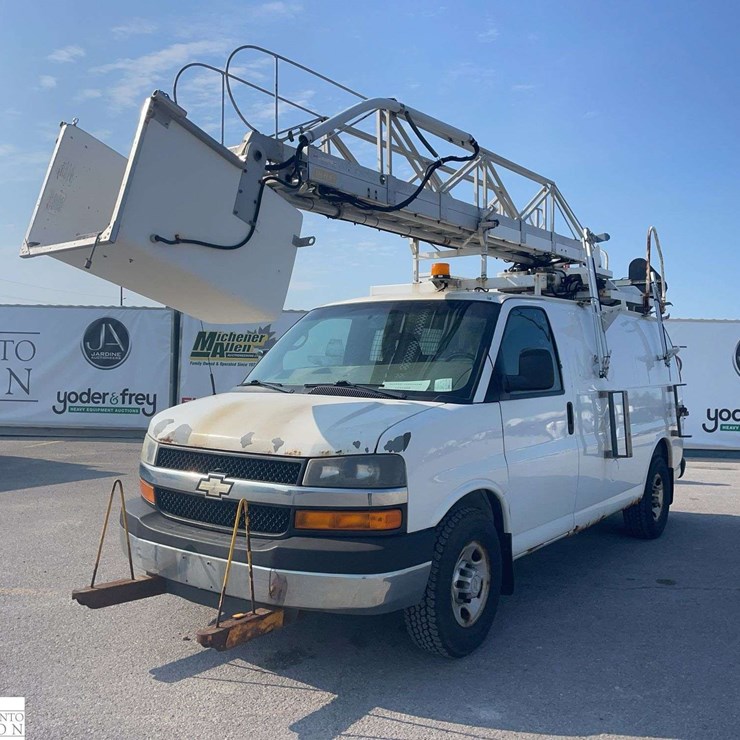 2011 Chevrolet Express S/A Bucket Van