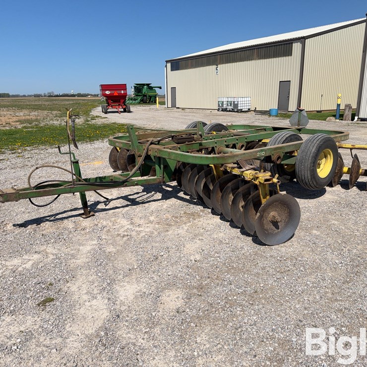 JOHN DEERE 210