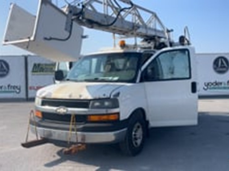 2011-chevrolet-express-s/a-bucket-van-image-9