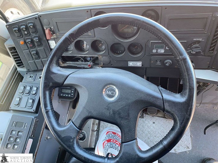 non-operable-2010-motor-coach-industries-d4500-t/a-passenger-wheelchair-accessible-bus-image-10