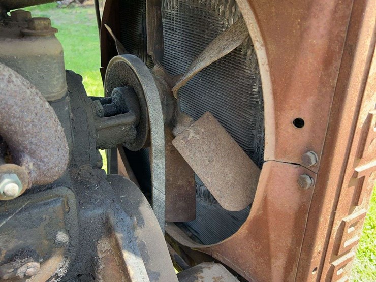 caterpillar-fifteen-image-13