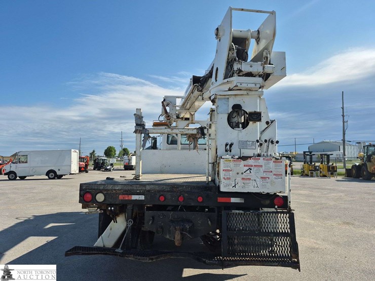 2002-freightliner-fl80-image-6