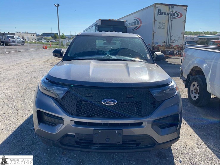 2020-ford-explorer-image-2