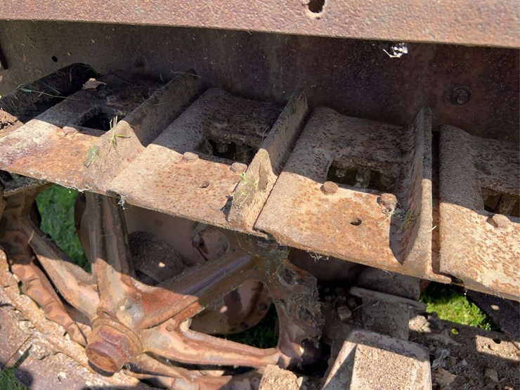 caterpillar-fifteen-image-37