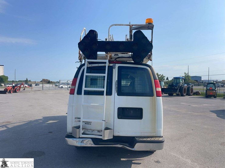 2011-chevrolet-express-s/a-bucket-van-image-6