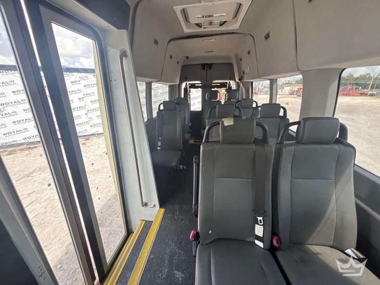 2020-ford-transit-image-19