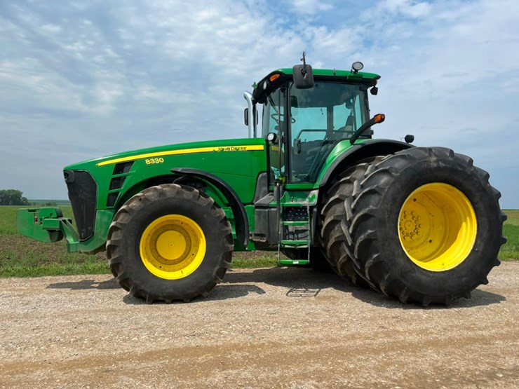 john-deere-8330-image-2