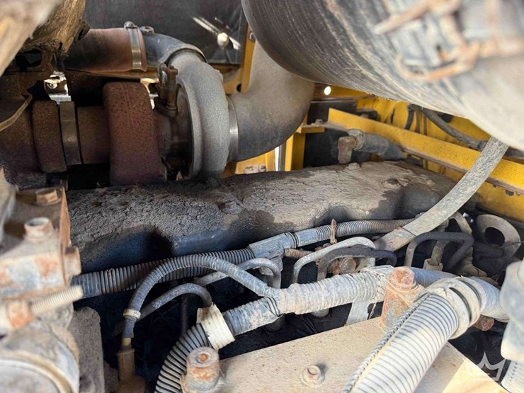 2010-komatsu-wa250-6-image-11