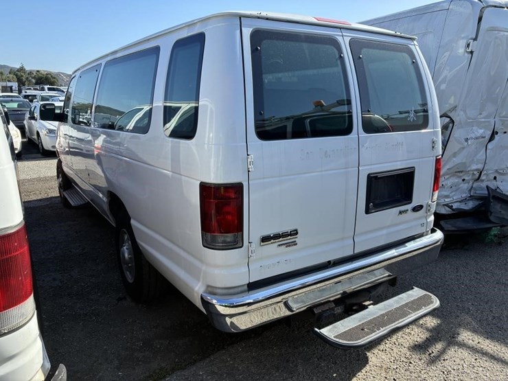2013-ford-e350-sd-image-4