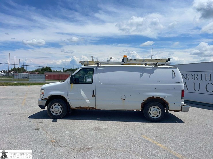 2012-ford-cargo-image-8