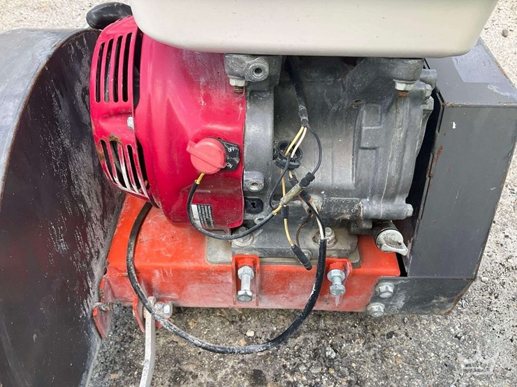 2017-husqvarna-fs400lv-walk-behind-concrete-cutter-image-6