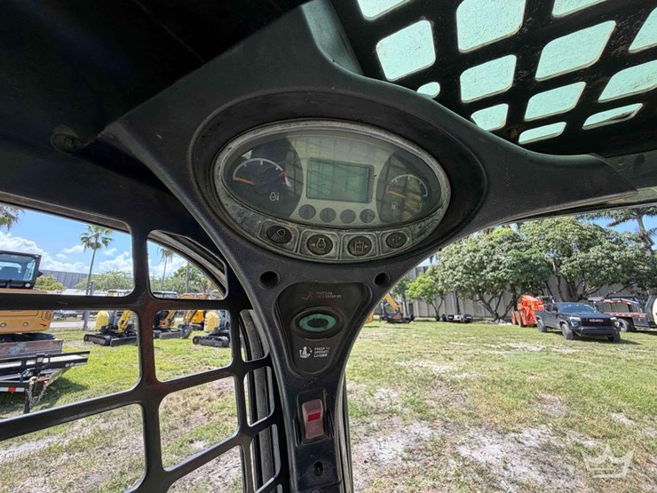 2015-bobcat-t750-image-21