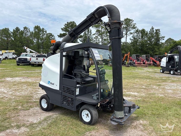 2017-madvac-lr50t-ride-on-litter-vacuum-image-5