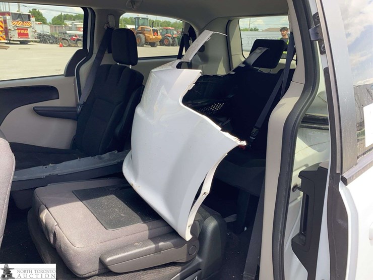 2017-dodge-grand-caravan-se-image-10