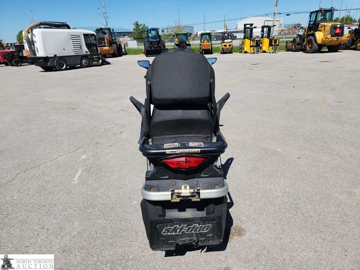 2014-grand-touring-sport-ski-doo-2014-ski-doo-grand-touring-sport-image-6