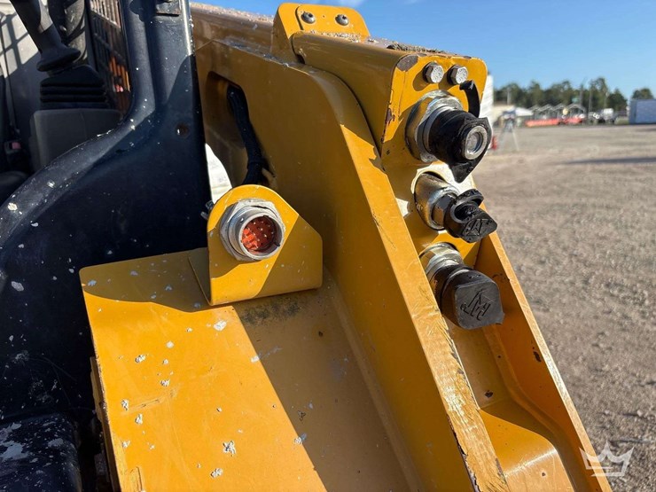 2021-caterpillar-259d3-image-9