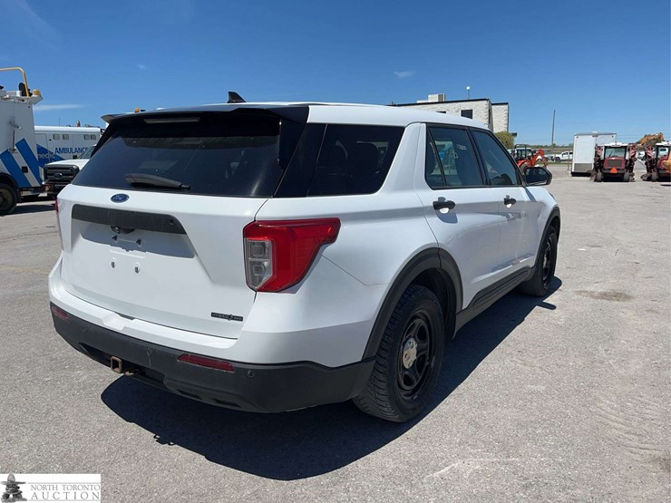 2022-ford-explorer-image-5