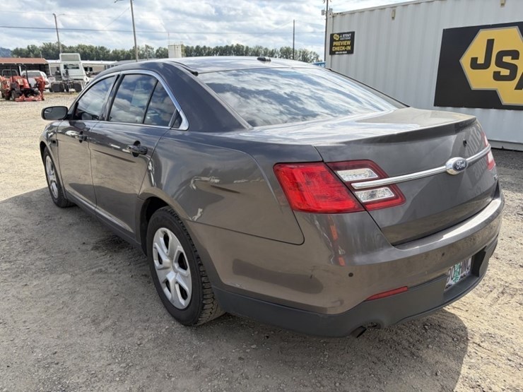 2017-ford-taurus-awd-sedan-image-6