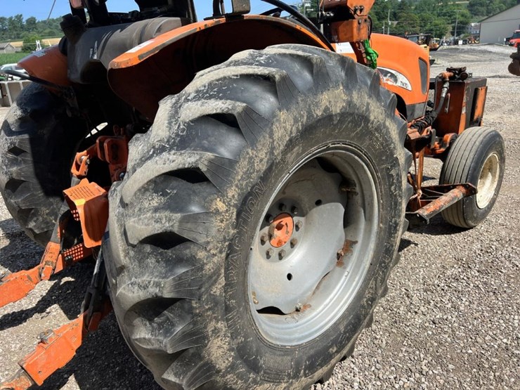 new-holland-tn70a-image-15