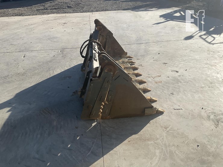 2022-bobcat-4in1-image-3