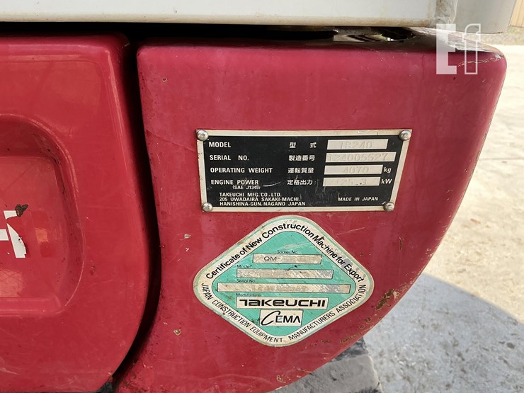 2020-takeuchi-tb240-image-19