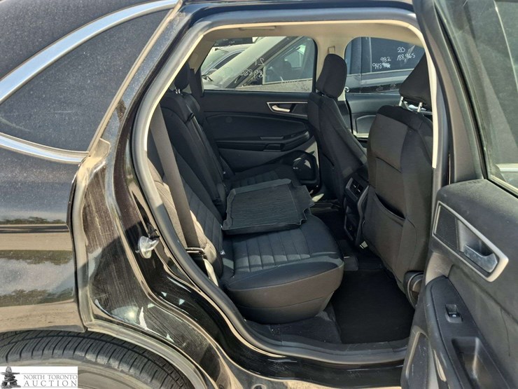 2021-ford-edge-image-24
