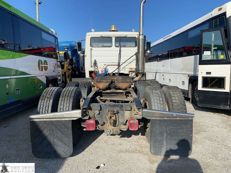 1996-freightliner-fl112-image-5