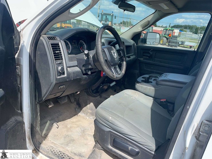 2016-dodge-3500-image-11