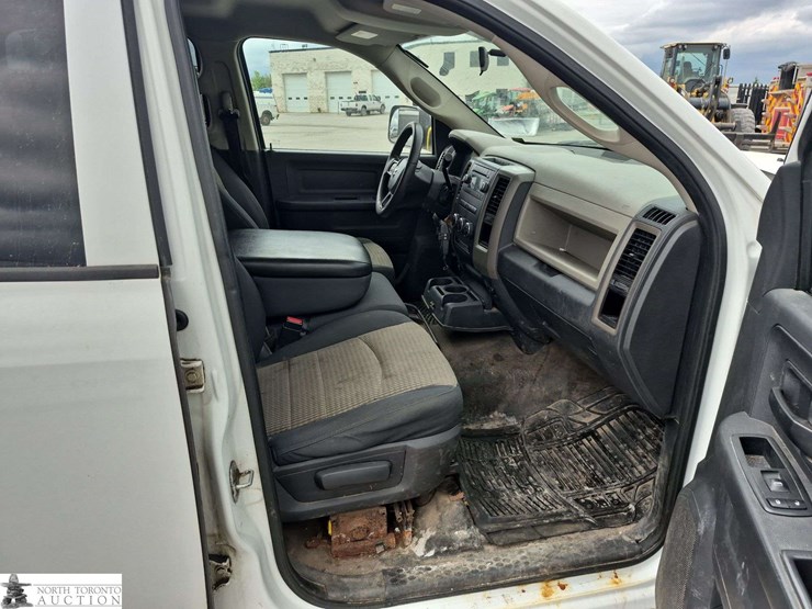 2012-dodge-3500-image-27