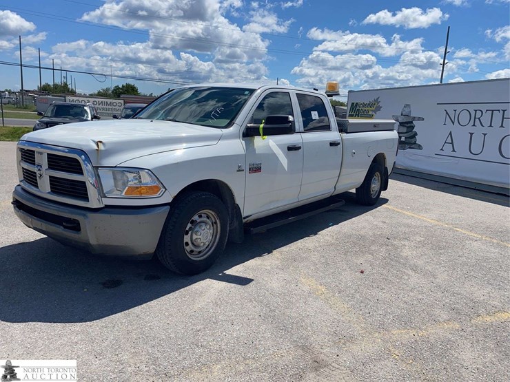 2011-dodge-2500-image-1