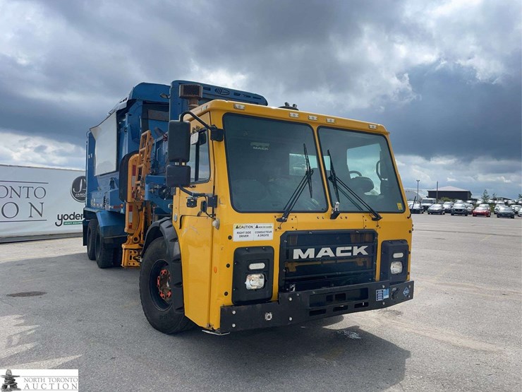 2018-mack-lr633-t/a-refuse-truck-image-3