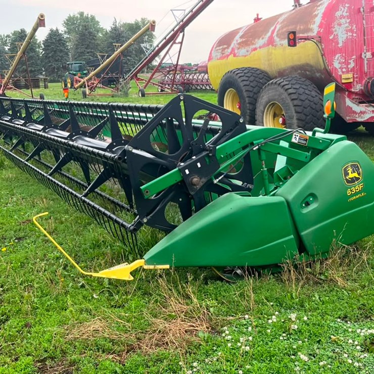 JOHN DEERE 635F